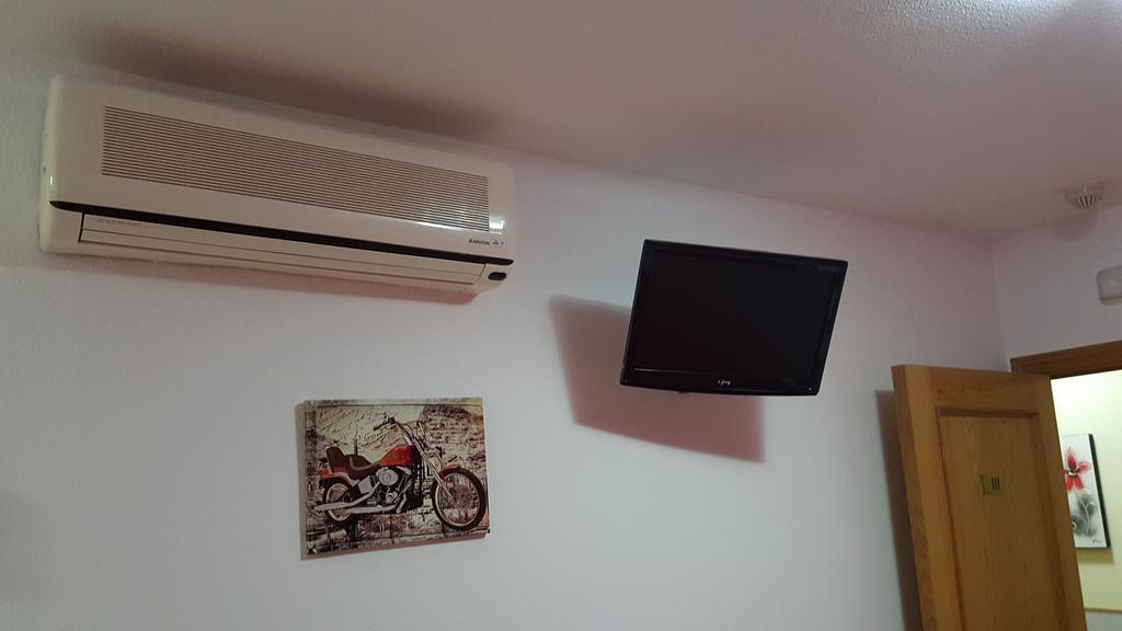 Hostal El Parque San Martin De La Vega Ngoại thất bức ảnh