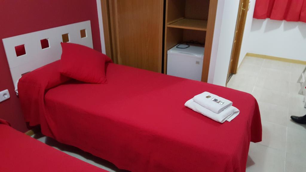 Hostal El Parque San Martin De La Vega Ngoại thất bức ảnh