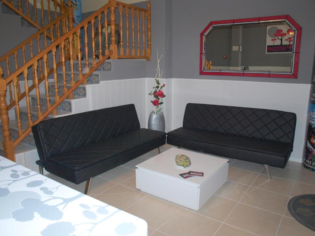 Hostal El Parque San Martin De La Vega Ngoại thất bức ảnh